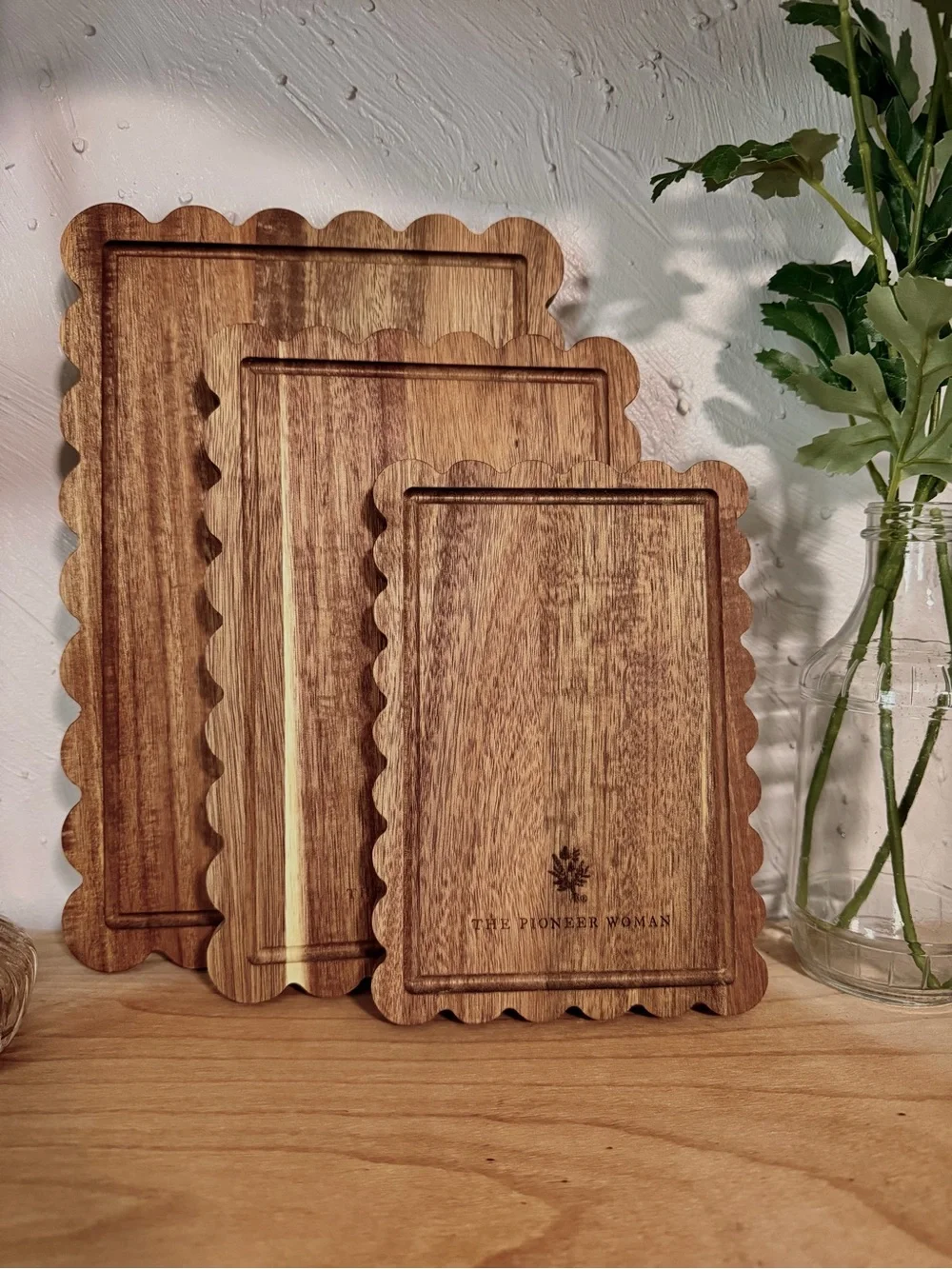 The Pioneer Woman Wood Scalloped Serving & Cutting Board Set - Warm Brown